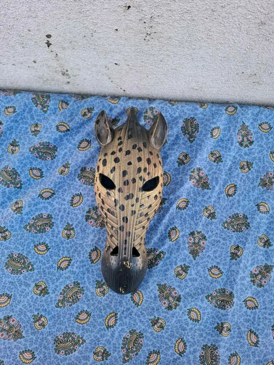 By post only giraffe mask - Image 1