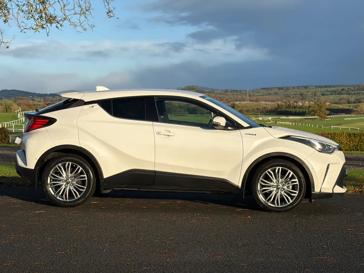 Toyota C-HR 2021 SOL Hybrid LOW MILEAGE - Image 3