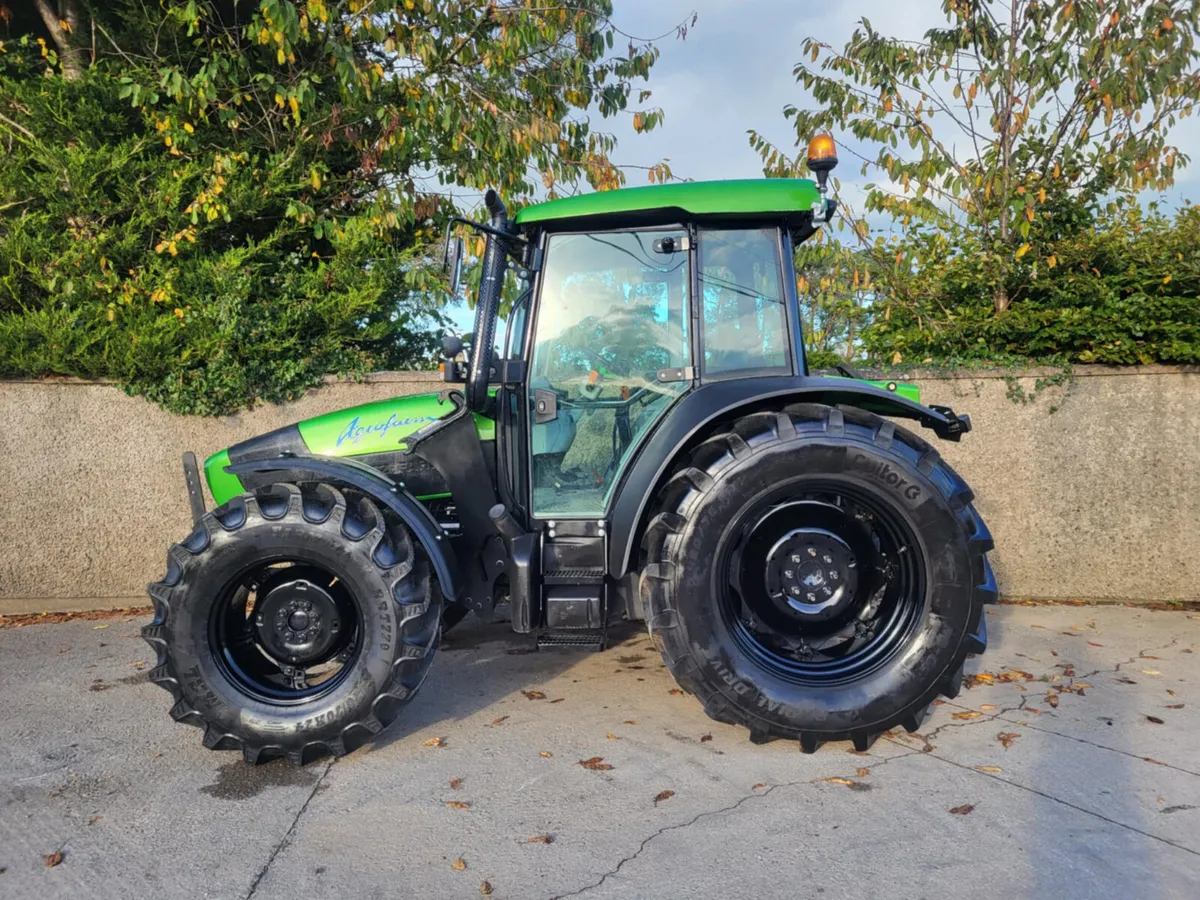 Deutz Agrofarm 85 with Laoder - Image 1