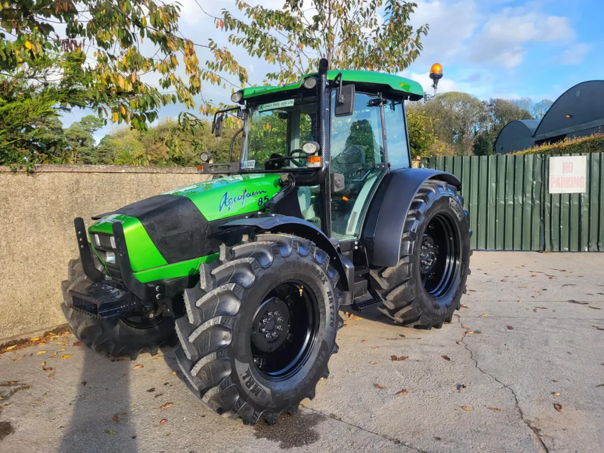 Deutz Agrofarm 85 with Laoder - Image 2
