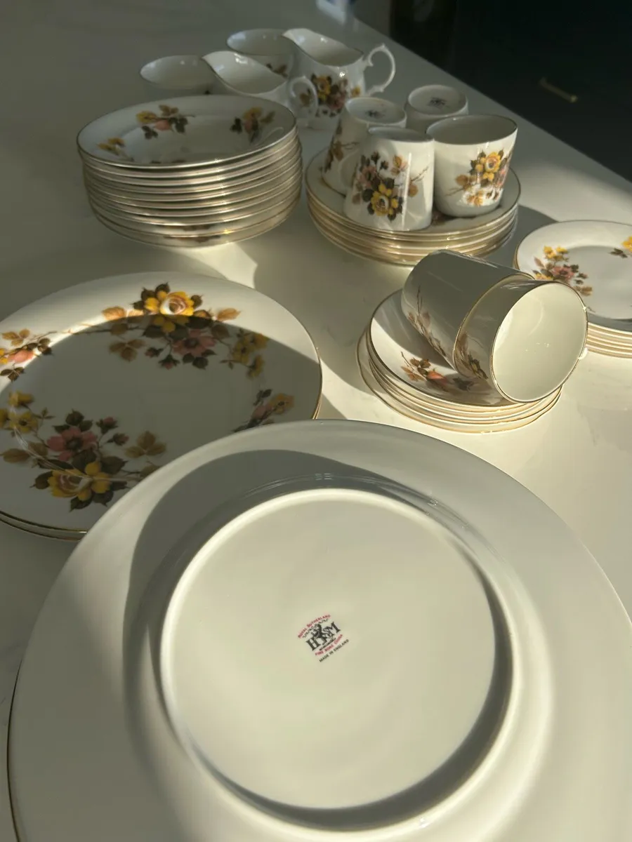 Sutherland dinner service - Image 4