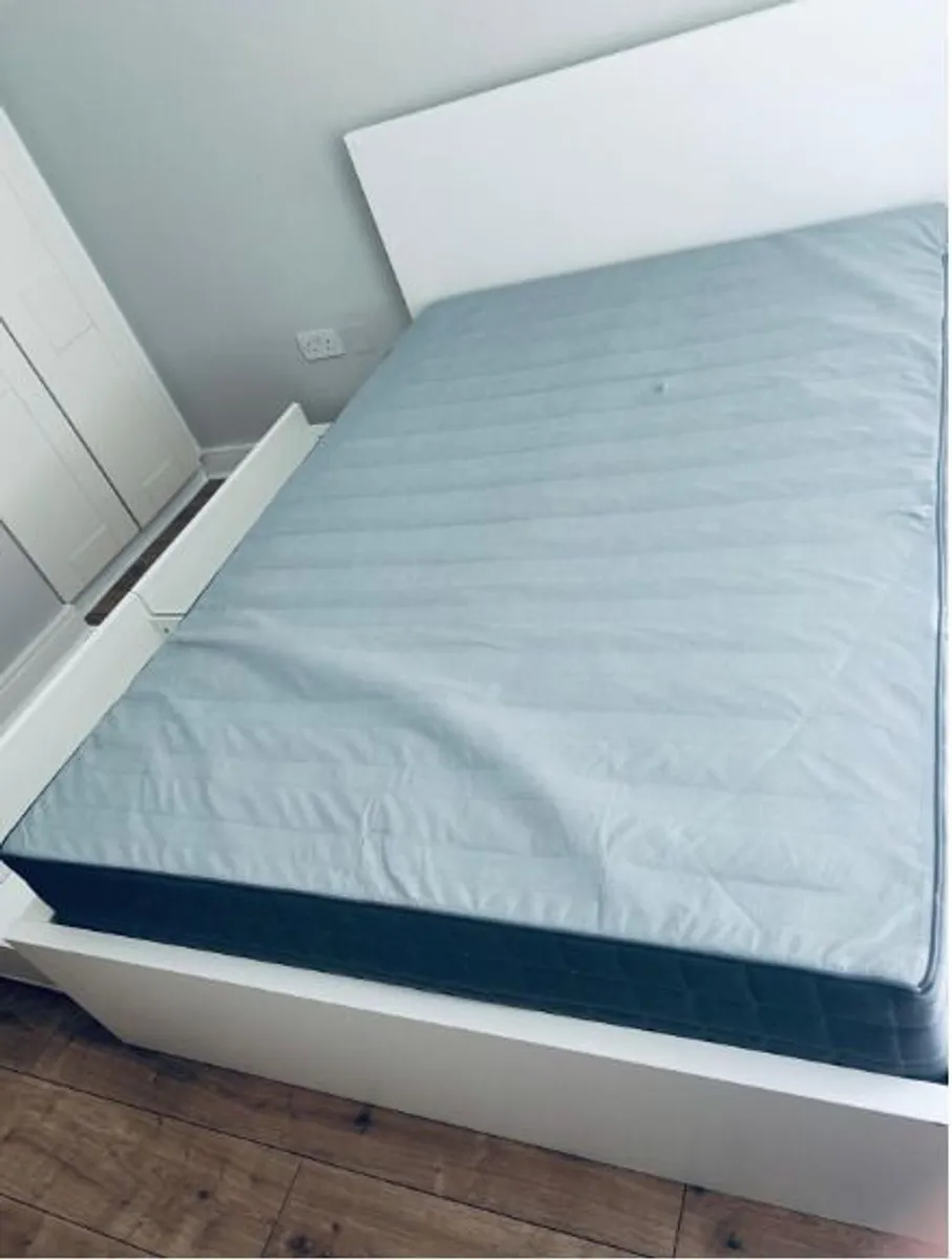 Double bed with storage - Image 2