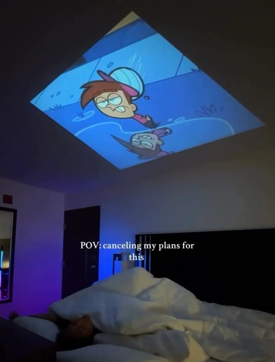 4k Smart Portable Mini Projector - Image 2