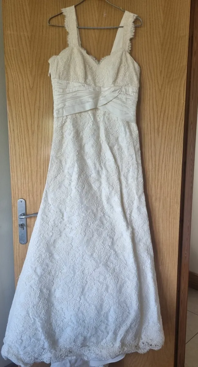 Wedding dress - Image 2