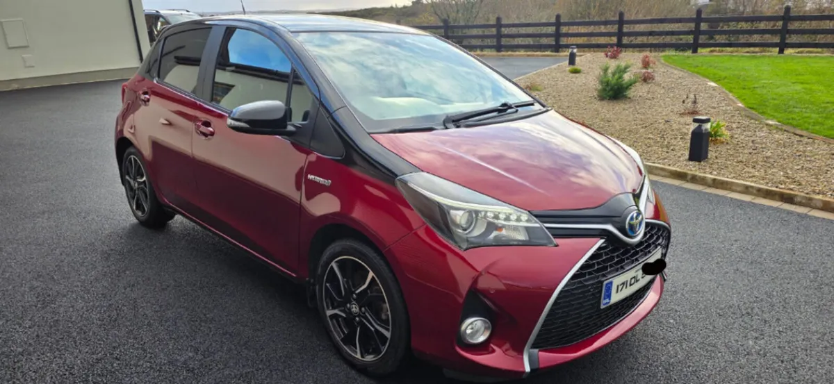Toyota Yaris Design Hybrid Vvti - Image 1