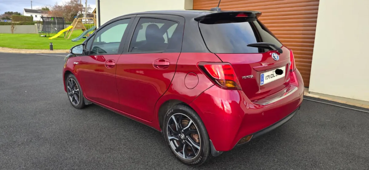 Toyota Yaris Design Hybrid Vvti - Image 3