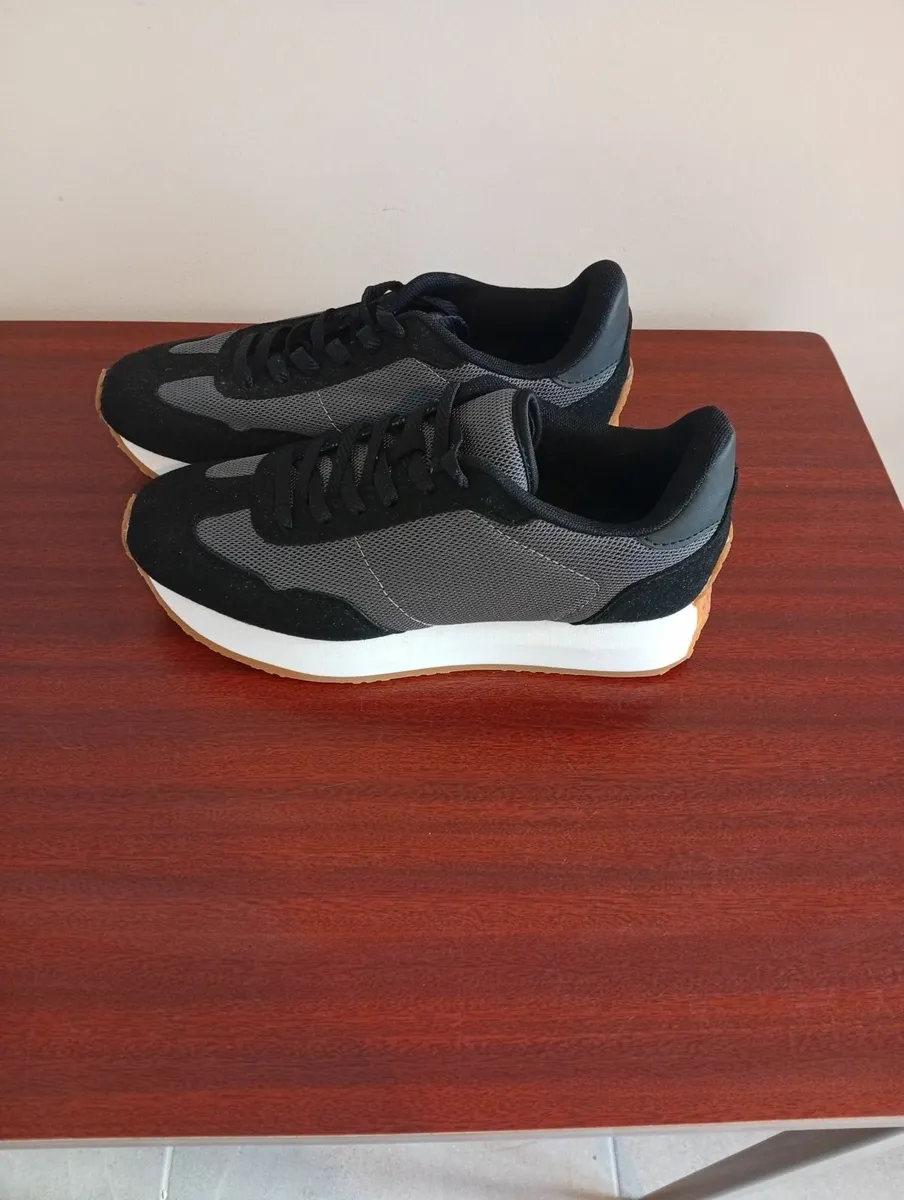 Womens Runners Brand new, 5.5 - Image 1