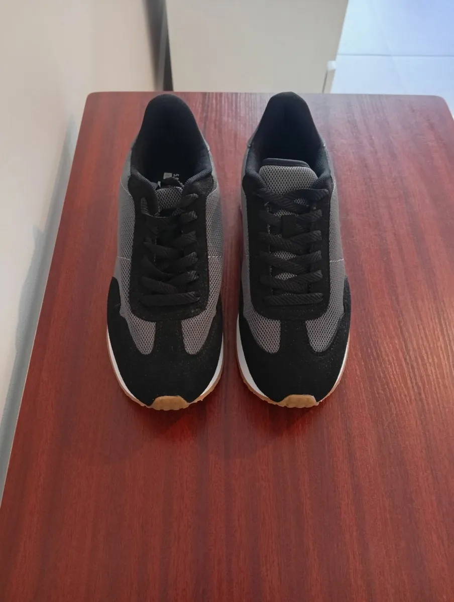 Womens Runners Brand new, 5.5 - Image 2