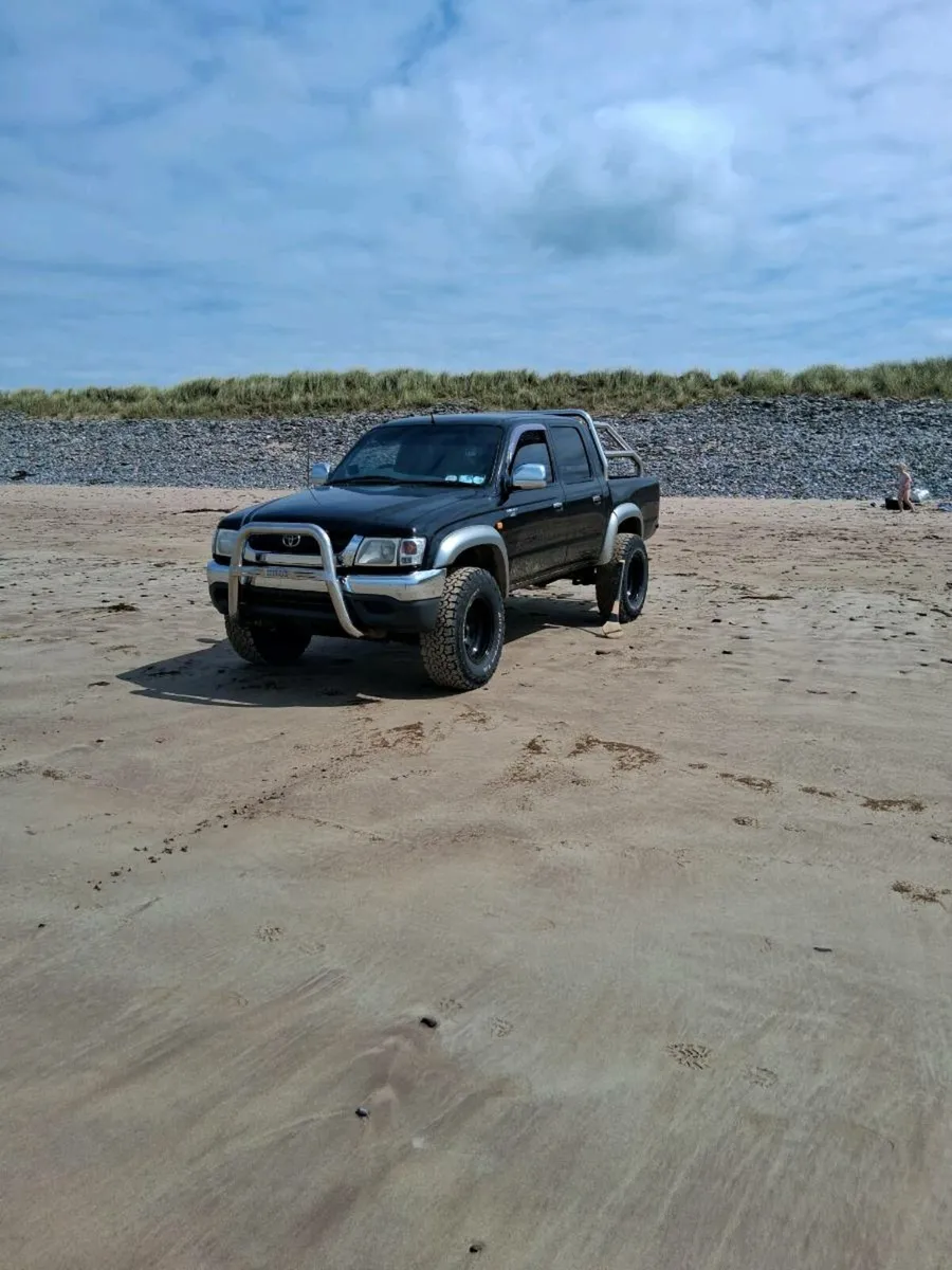 Toyota Hilux - Image 4
