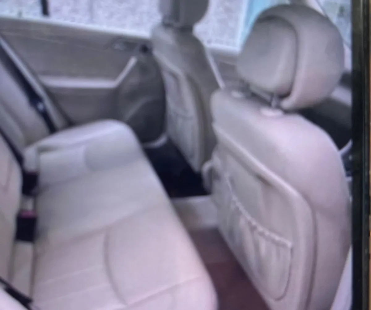 Mercedes-Benz C-Class 2007 - Image 2