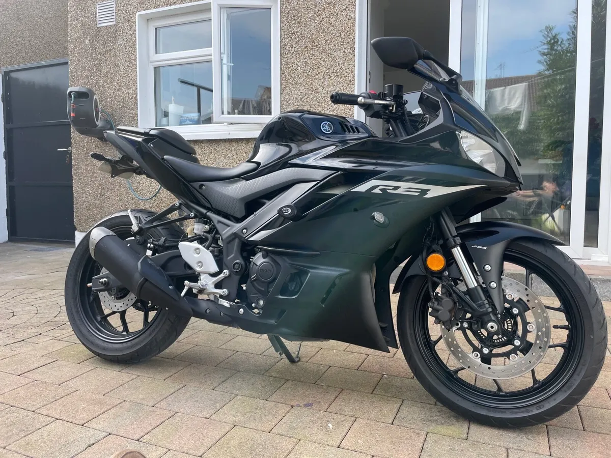 YAMAHA R3 2024 - Image 4