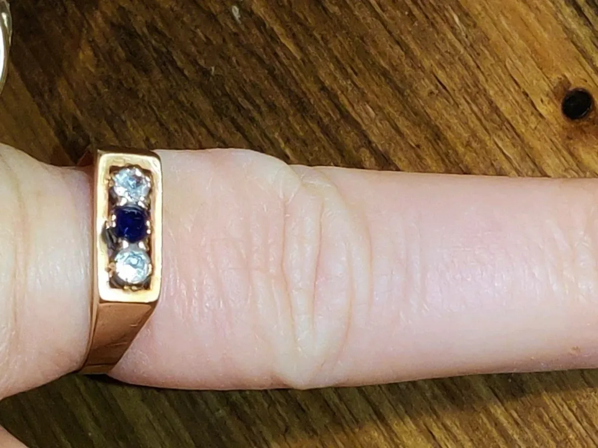 RARE SQUARE SAPPHIRE, 9CT Gold Vintage Unisex Ring - Image 3