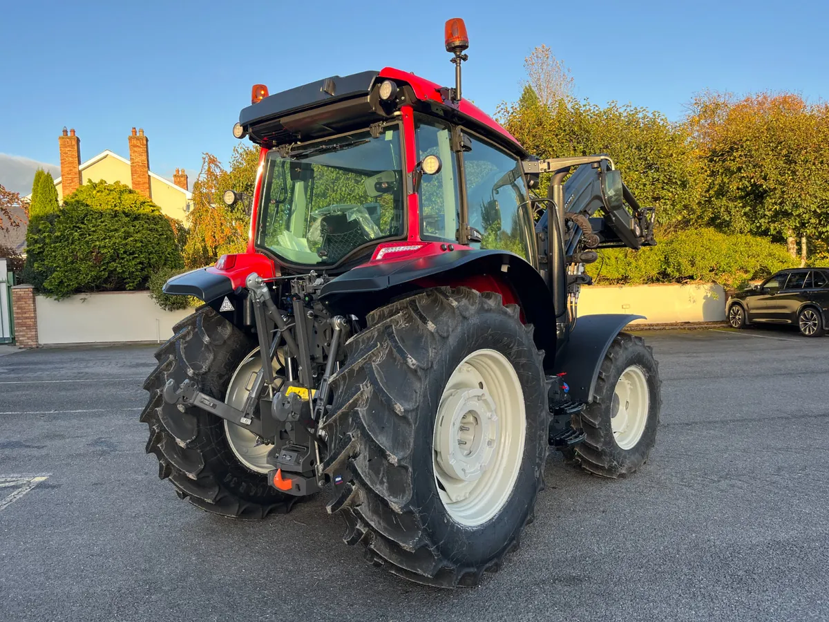 Valtra A95 - Farmers Loader Tractor - Image 4