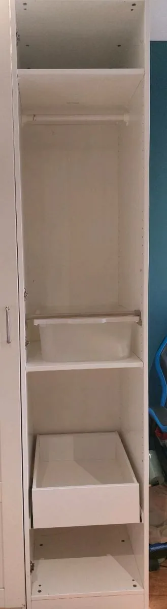 Wardrobe unit