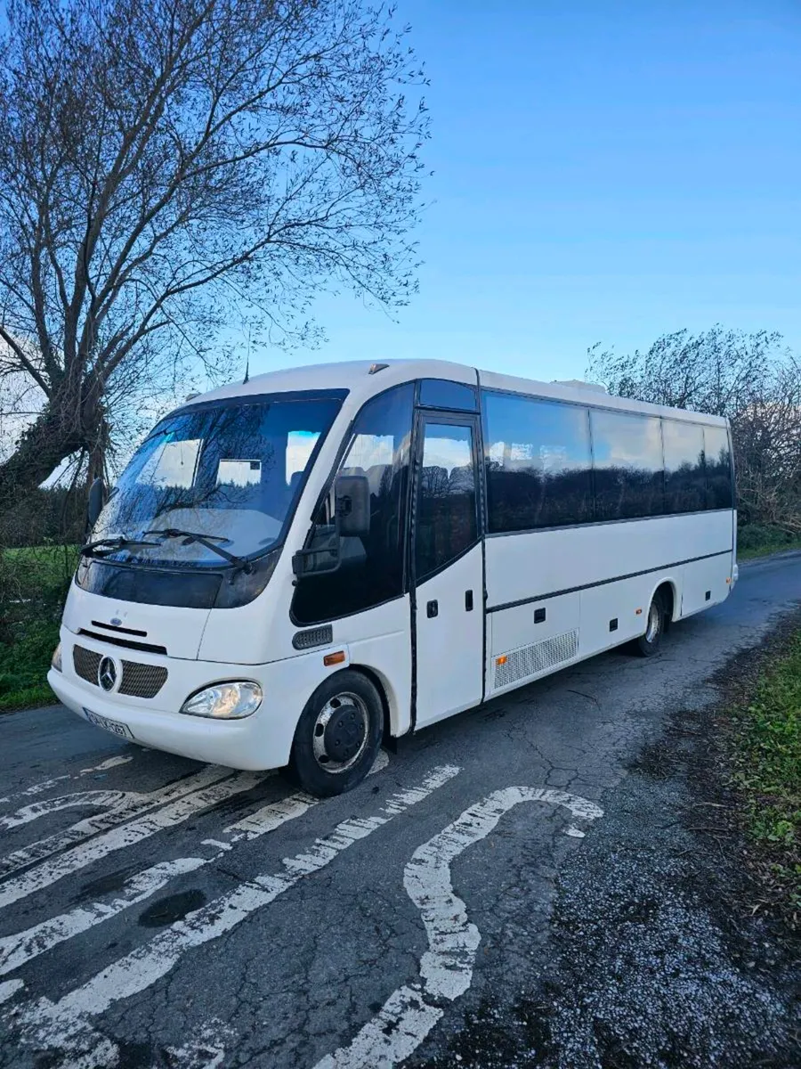 Mercedes Bus - Image 1