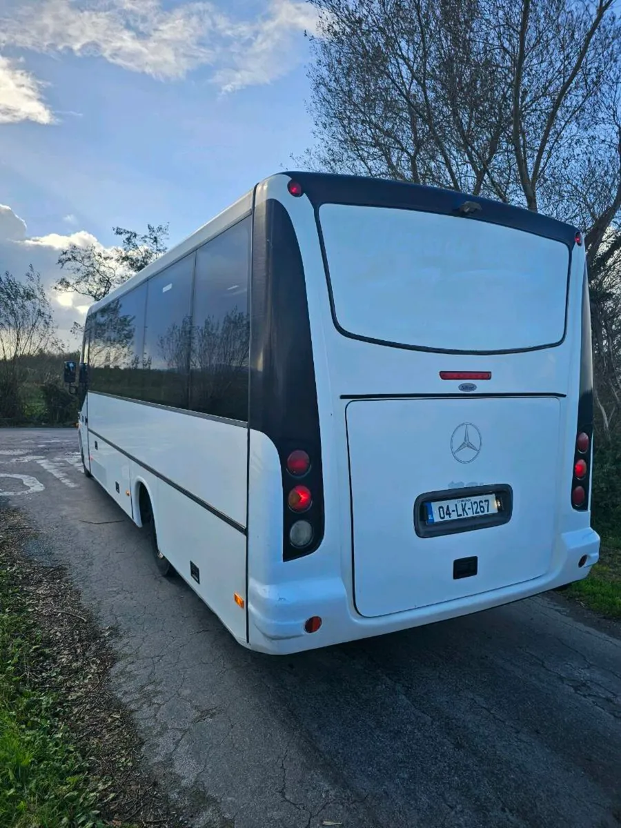 Mercedes Bus - Image 2