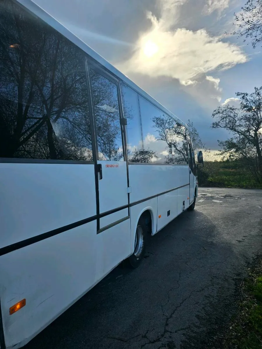 Mercedes Bus - Image 3
