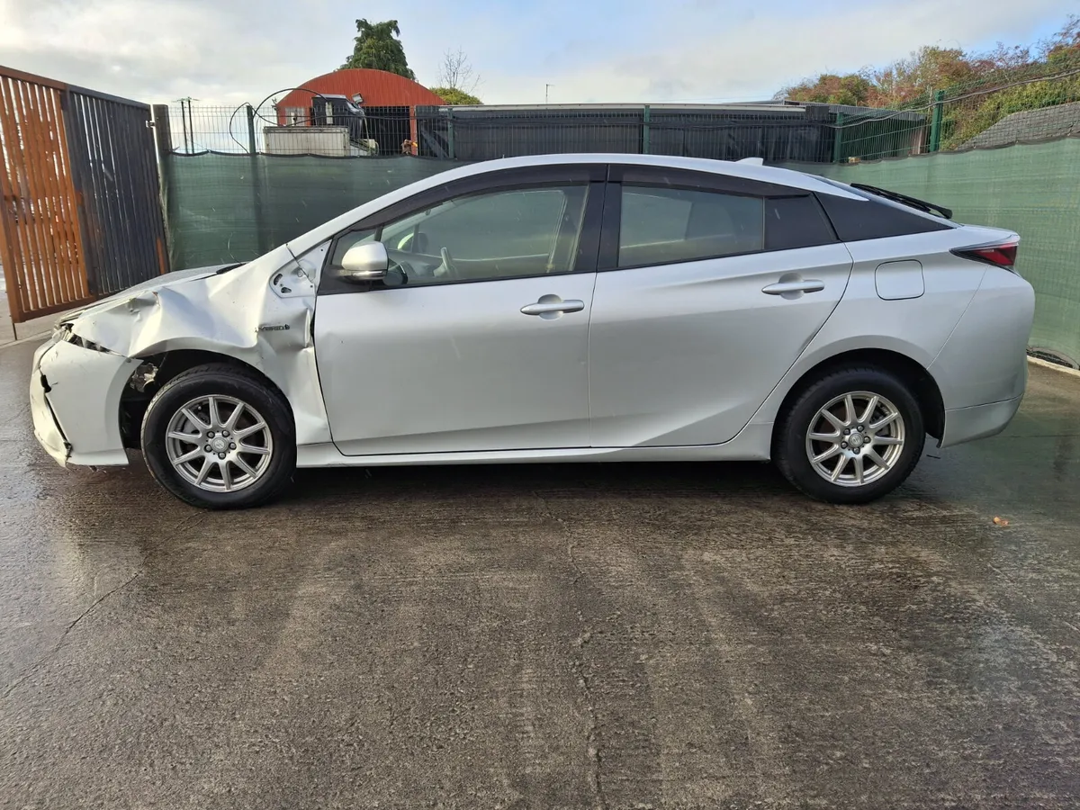 2018 Toyota Prius 1.8 Hybrid.  87km - Image 2