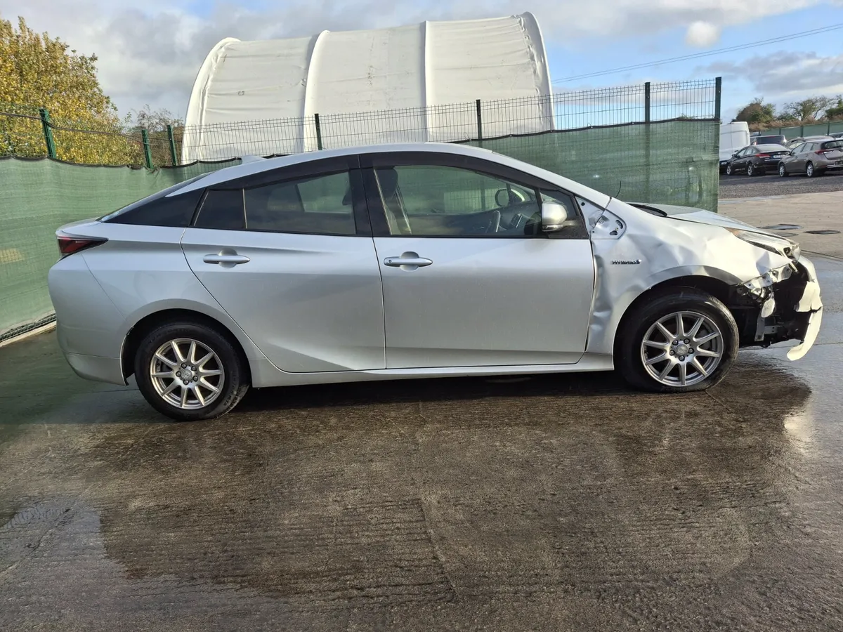 2018 Toyota Prius 1.8 Hybrid.  87km - Image 3