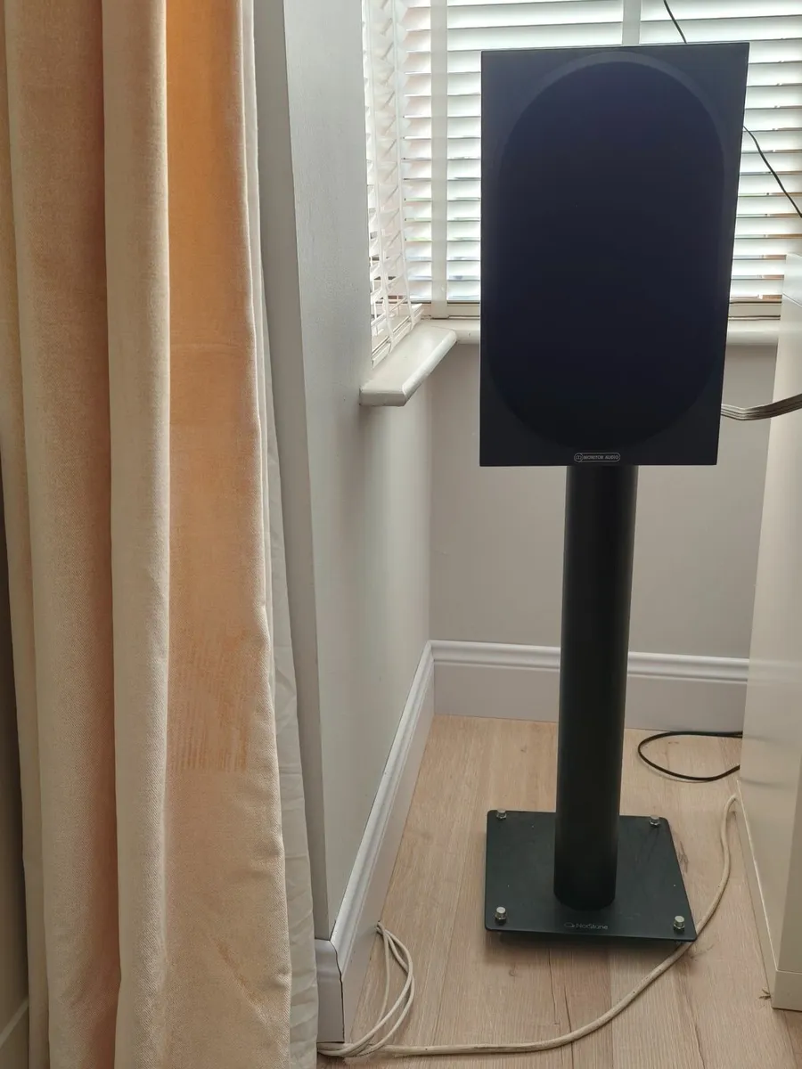 Monitor audio bronze 100 and  speaker stands. - Image 4