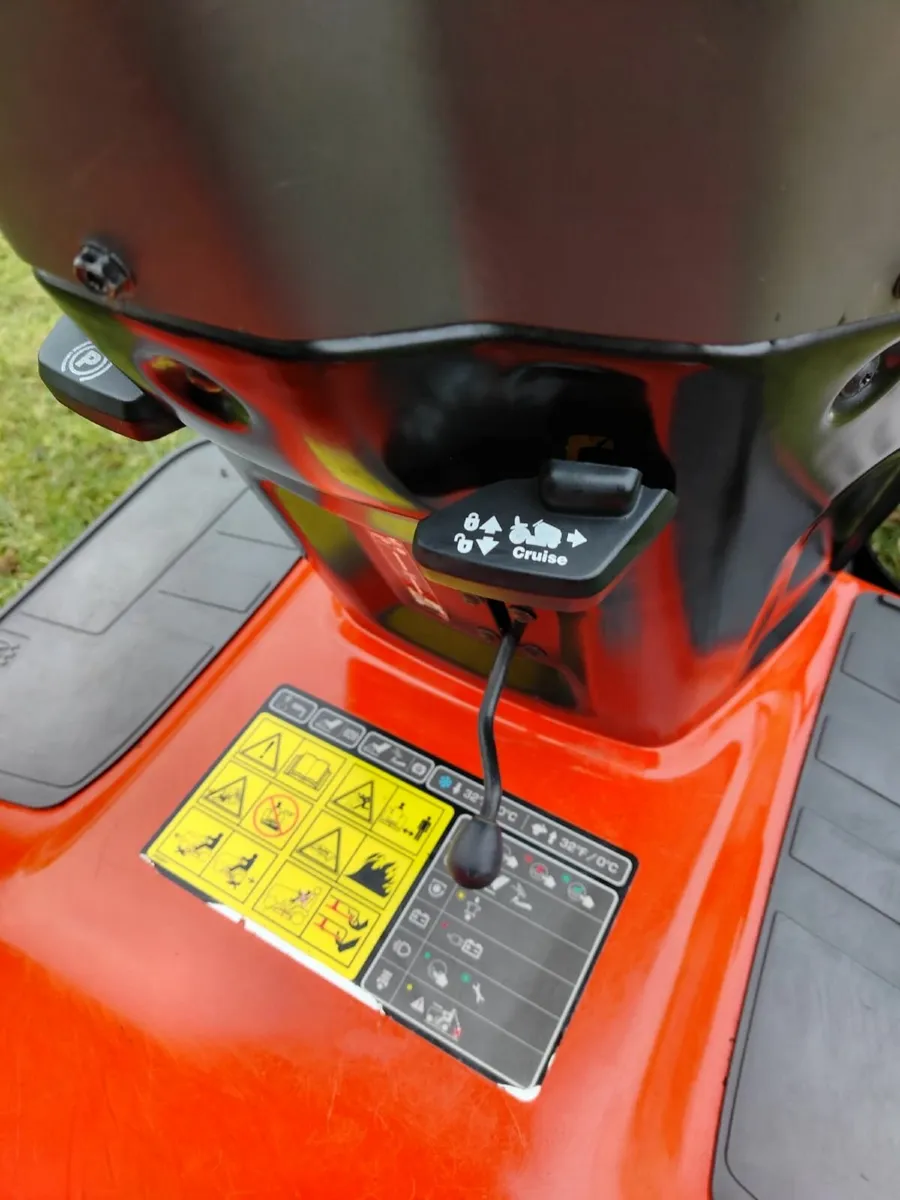Husqvarna ride on lawnmower - Image 3