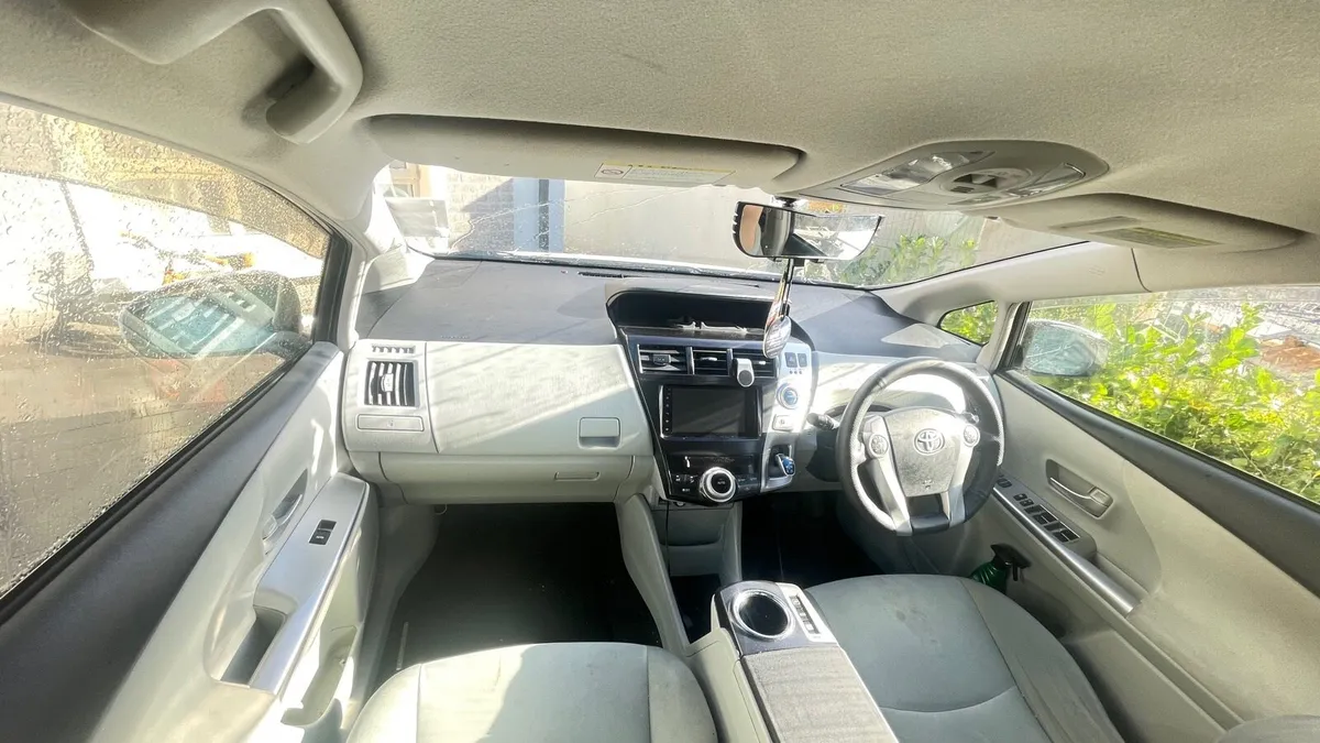 Toyota prius alpha 5 seater - Image 2