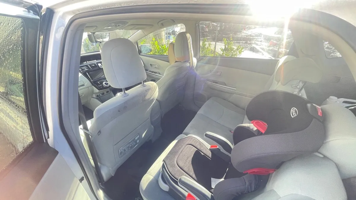 Toyota prius alpha 5 seater - Image 3