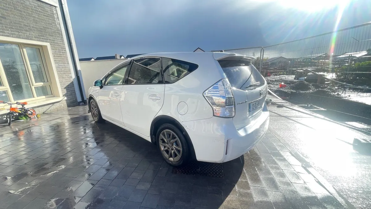 Toyota prius alpha 5 seater - Image 4