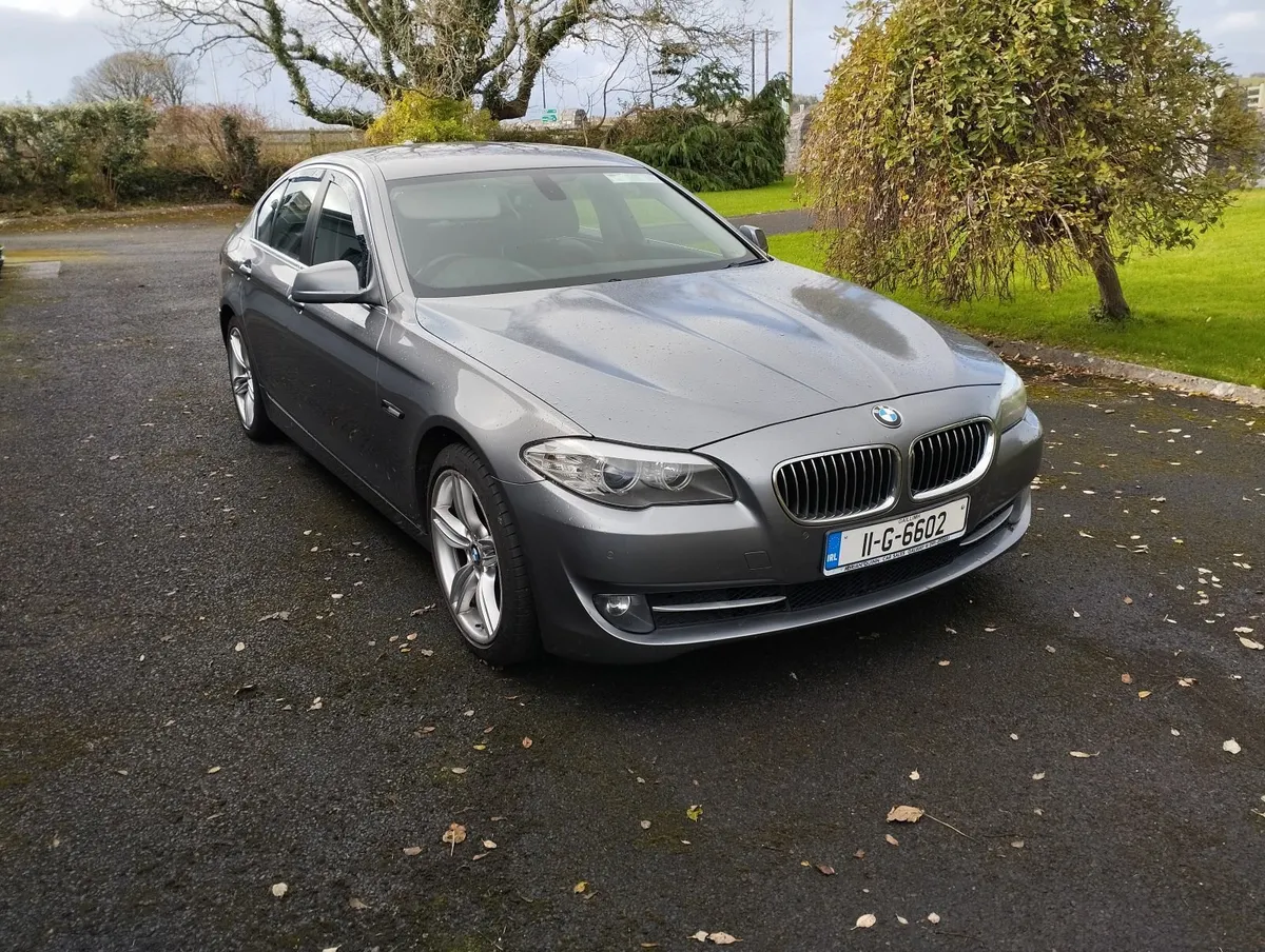 BMW 5-Series 2011 - Image 2