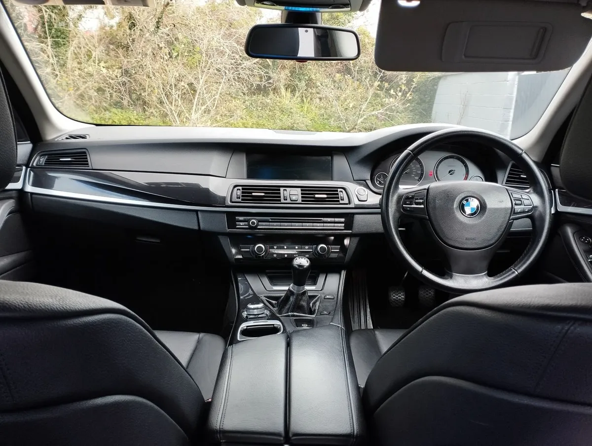BMW 5-Series 2011 - Image 3