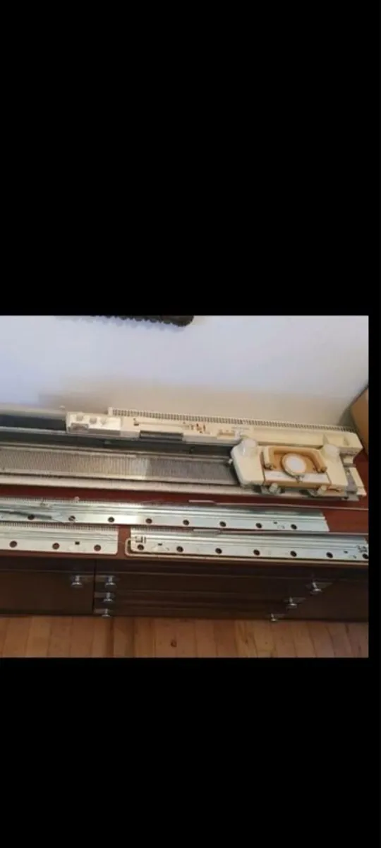 empisal knitmaster 60s unused model 326 +ribber - Image 1
