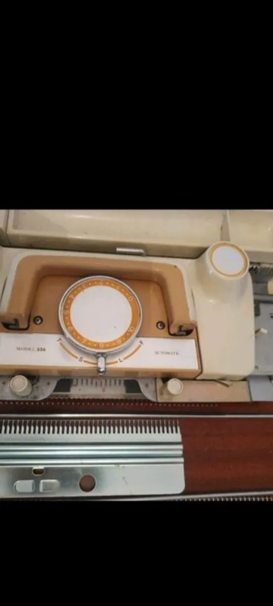 empisal knitmaster 60s unused model 326 +ribber - Image 4