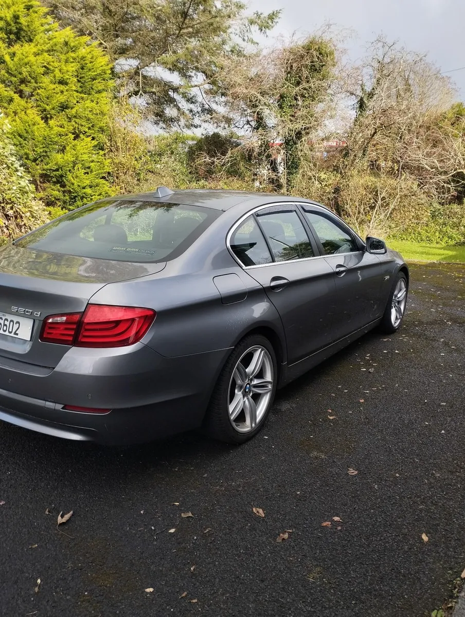 BMW 5-Series 2011 - Image 4