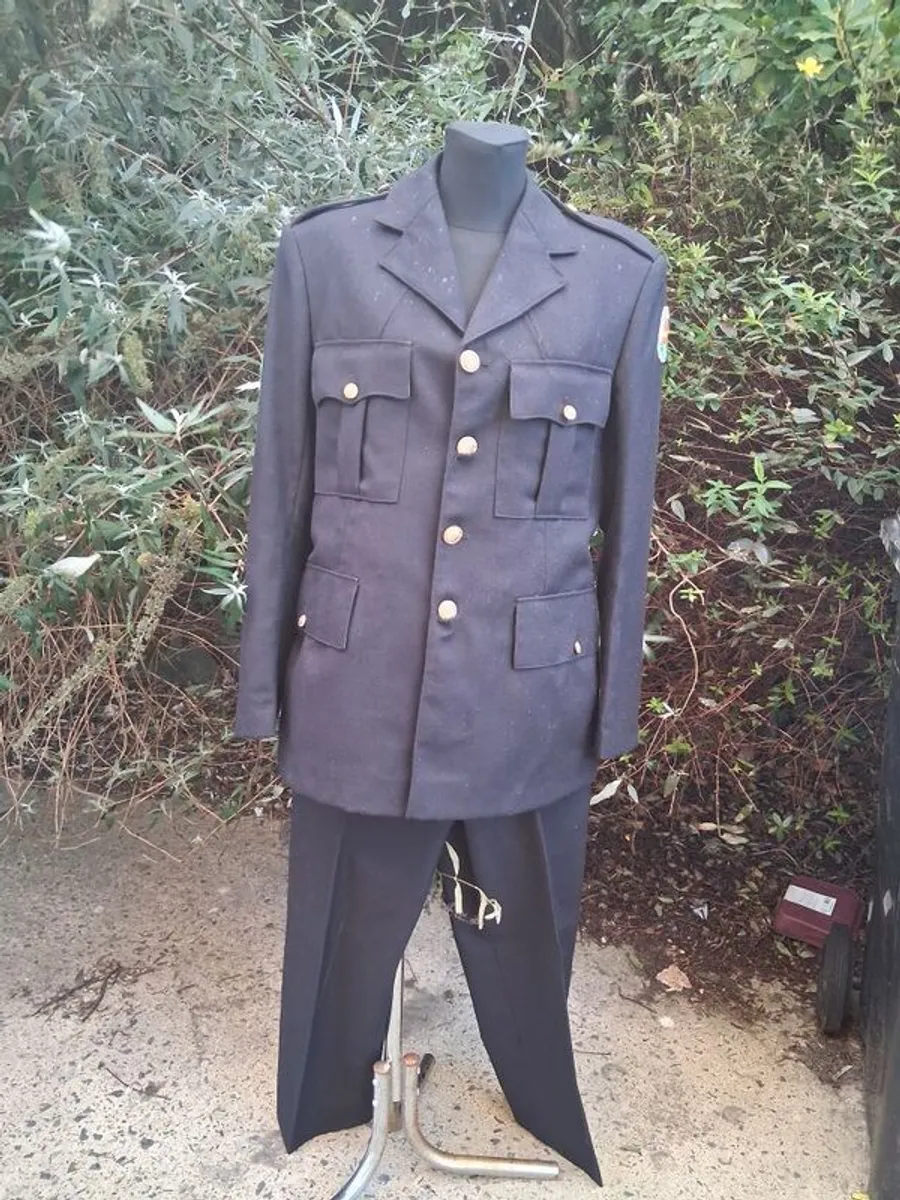 1985 Irish Civil Defense Dress Uniform (Mint Condition) - Image 3