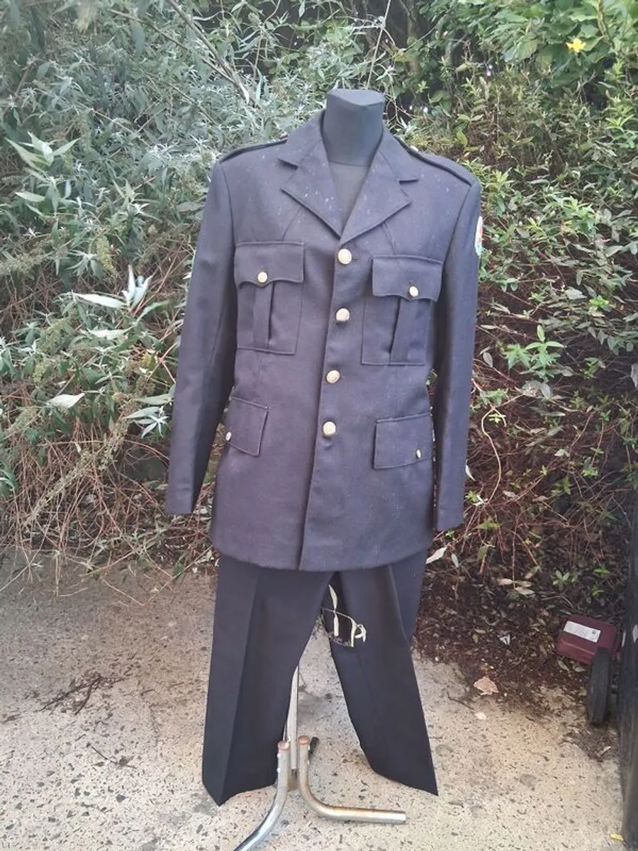 1985 Irish Civil Defense Dress Uniform (Mint Condition) - Image 4