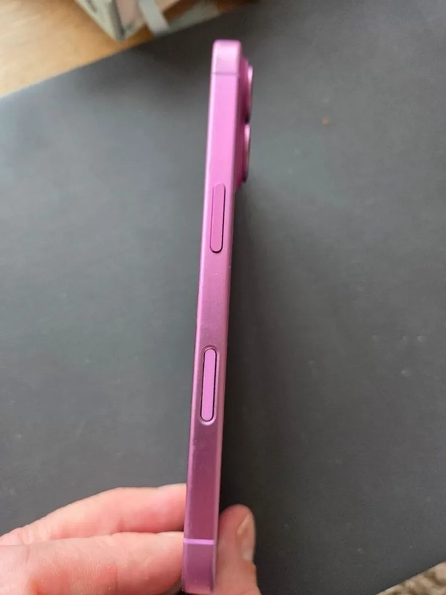 Iphone 16 - Image 4