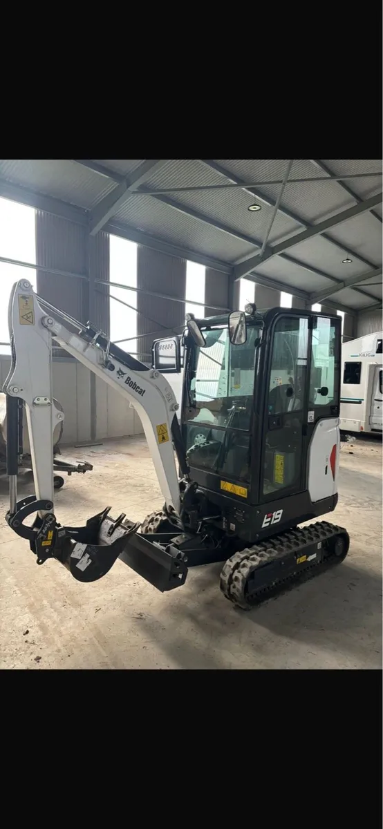 **NEW** 2 Tonne Bobcat Mini Digger - Image 3