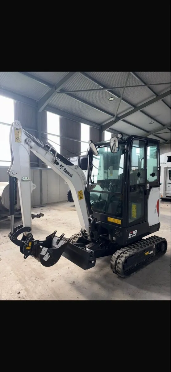 **NEW** 2 Tonne Bobcat Mini Digger - Image 1
