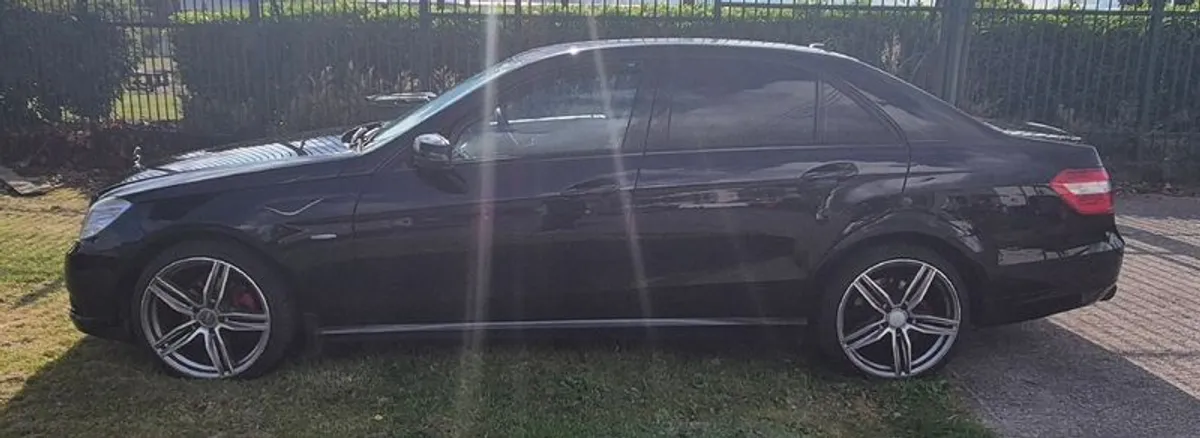 2011 Mercedes-benz E-class - Image 3