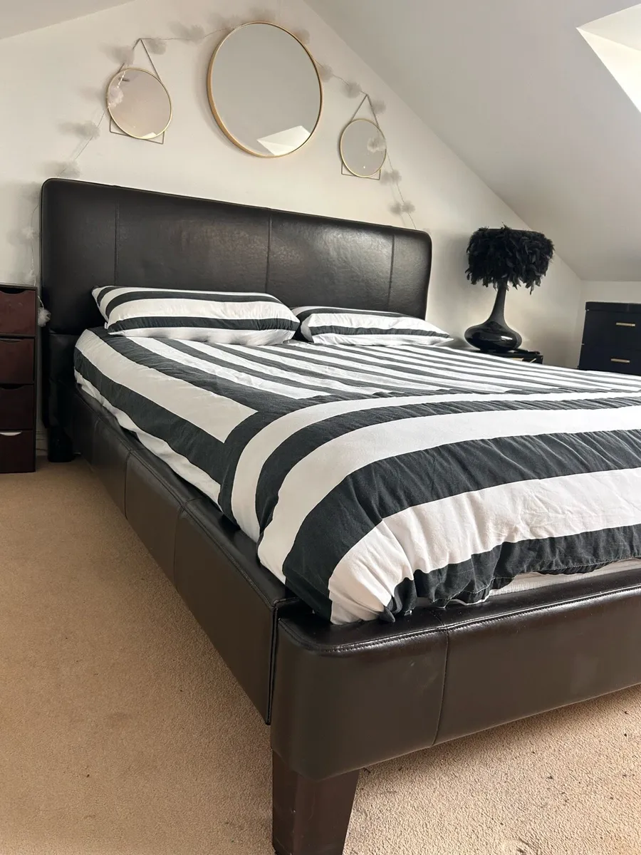 King size bed - Image 2