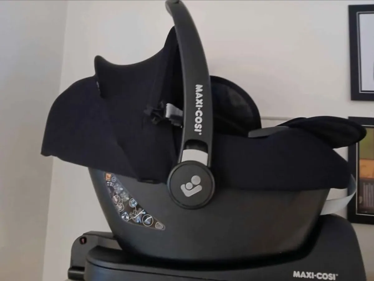 Car seat with base - Image 2