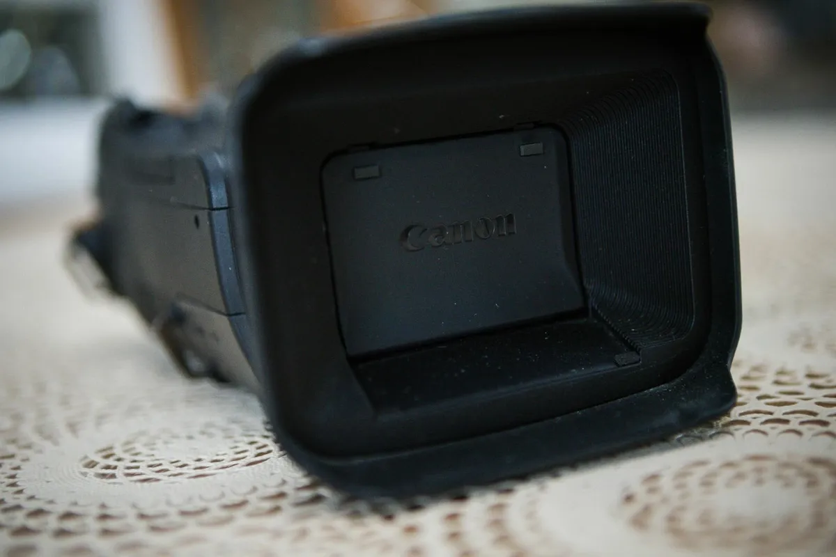 Canon LEGRIA HF G60 - Image 1