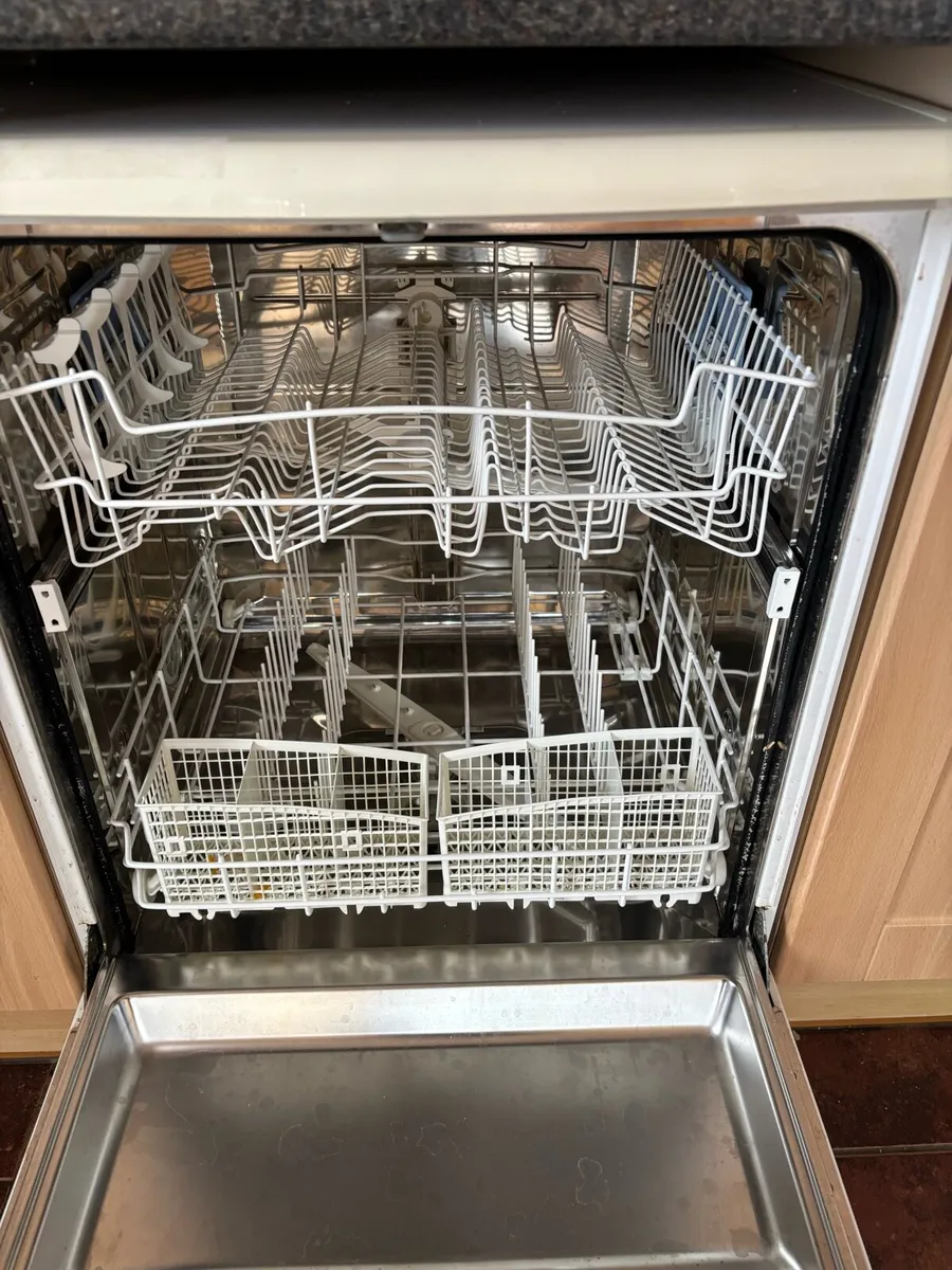 Dishwasher - Image 2