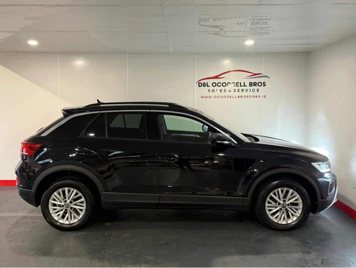 Volkswagen T-Roc LIFE 1.0 TSI MANUAL 6SPEED FWD 11 - Image 4