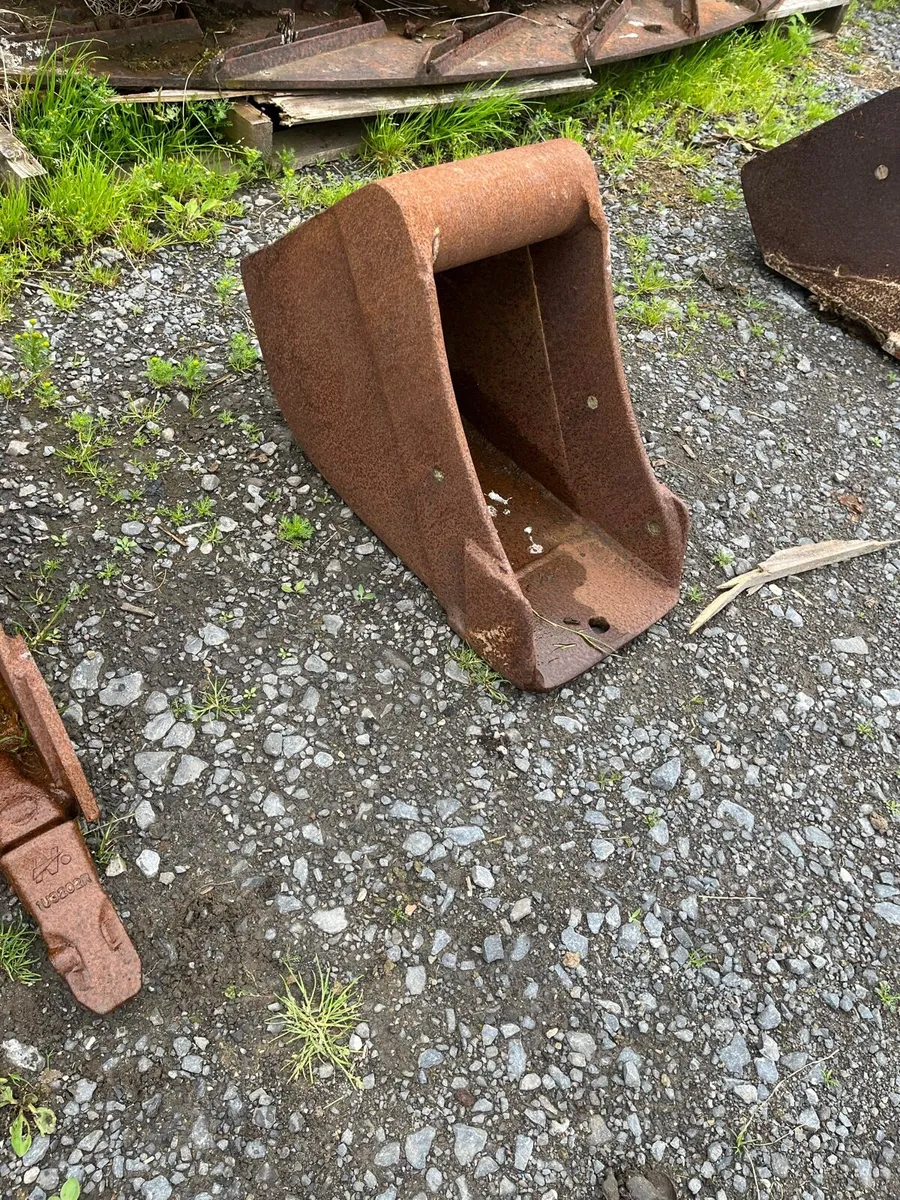 10 inch trench bucket hitch made to size - Image 1