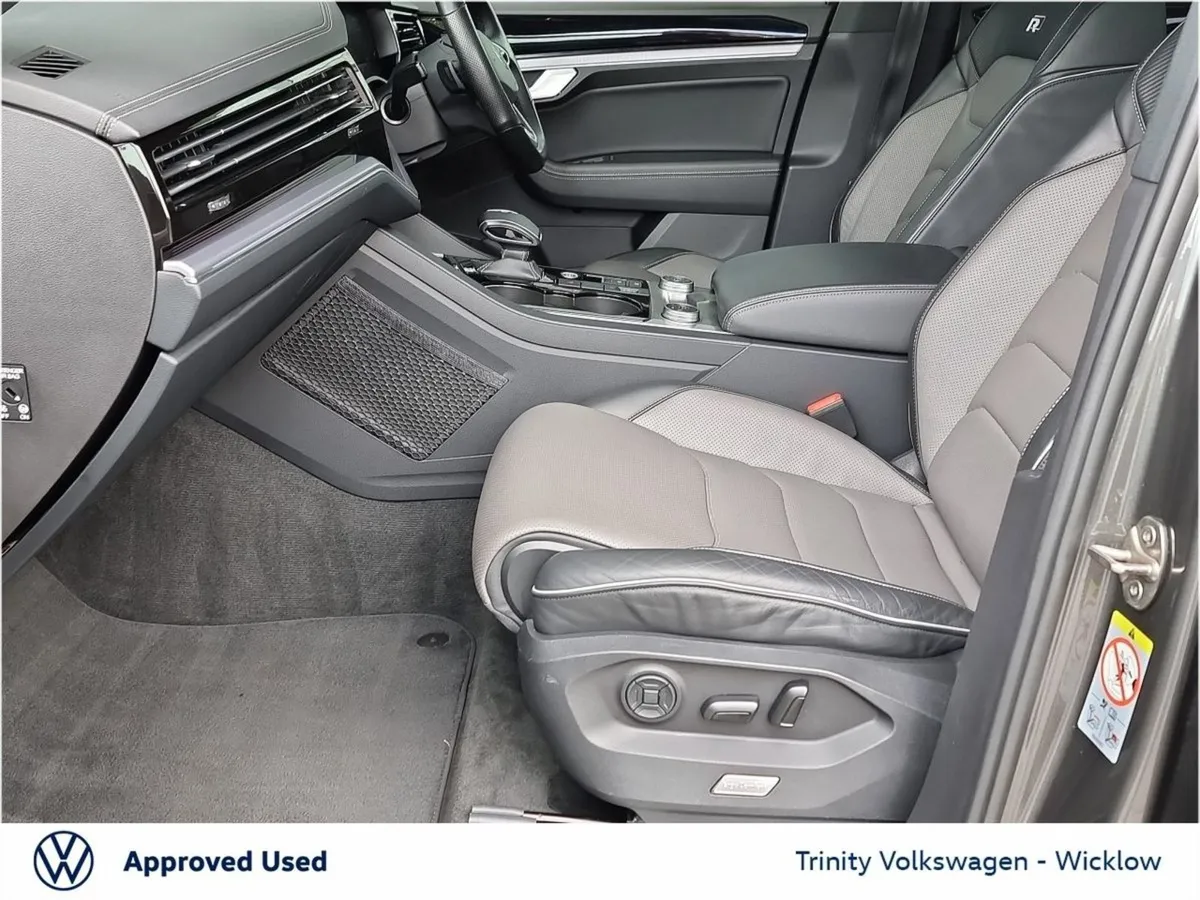 Volkswagen Touareg R-line 3.0 TDI DSG 286 BHP Hug - Image 4