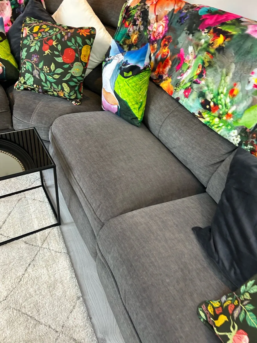 Corner couch - Image 4
