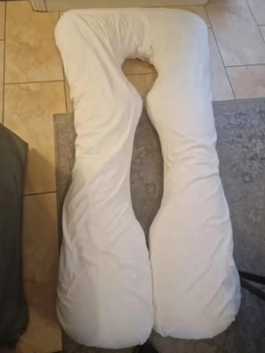Pregnancy pillow (used)