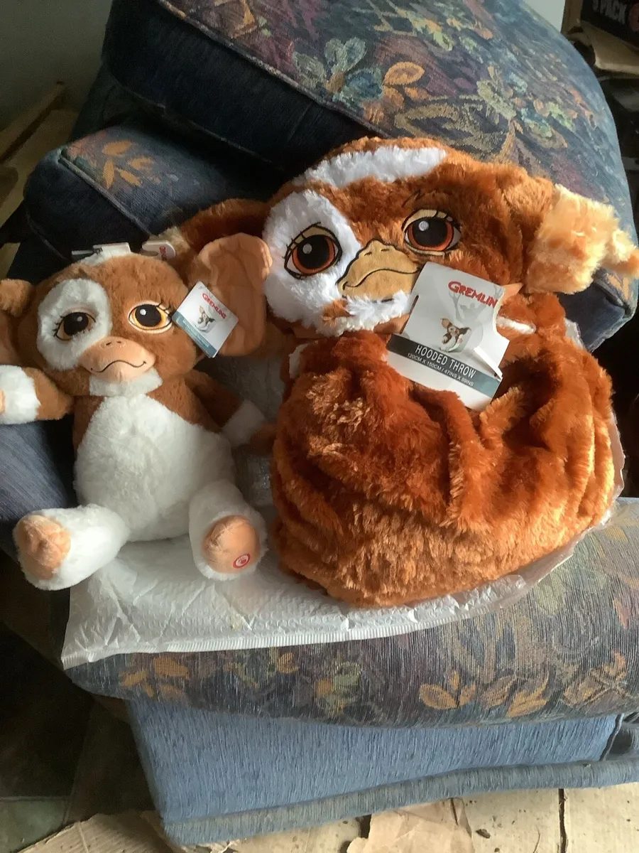 NEW GIZMO THROW AND GIZMO SOFT TOY WITH LIGHTS. - Image 1