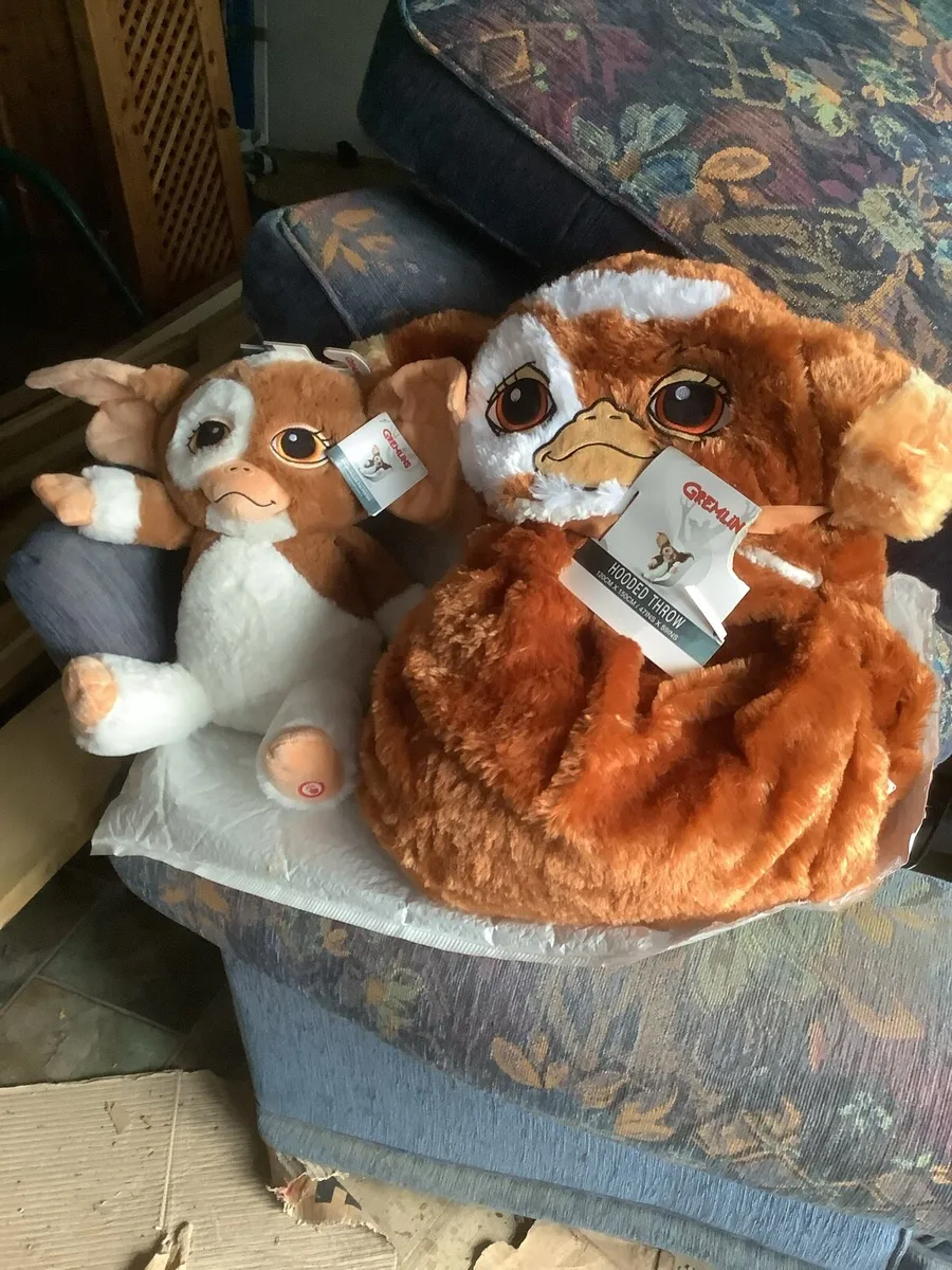 NEW GIZMO THROW AND GIZMO SOFT TOY WITH LIGHTS. - Image 2